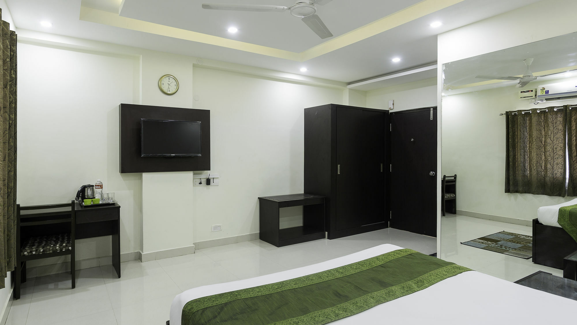 Itsy By Treebo - Tals Hytek Hotel Hyderabad Exterior photo